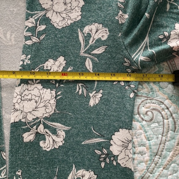 Size small open front cardigan - Picture 5 of 7